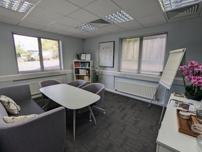 Suite 3, Heronslea House, Bushey, Office To Let - PXL_20240704_092319941.jpg