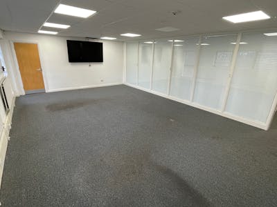 22 The Business Centre, Wokingham, Industrial/Logistics / Industrial / Warehouse To Let - Unit 22 Business Centre  Interior 14.jpg