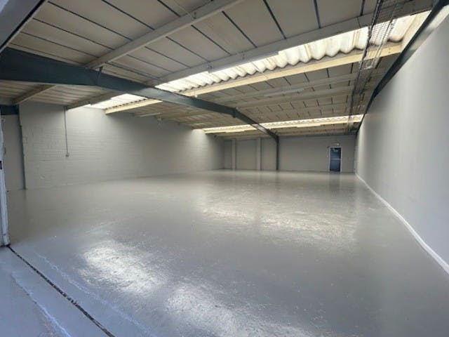 Unit 3 Windsor Trade Centre, Dedworth Road, Windsor, Industrial To Let - Unit 3 int ii.jpg