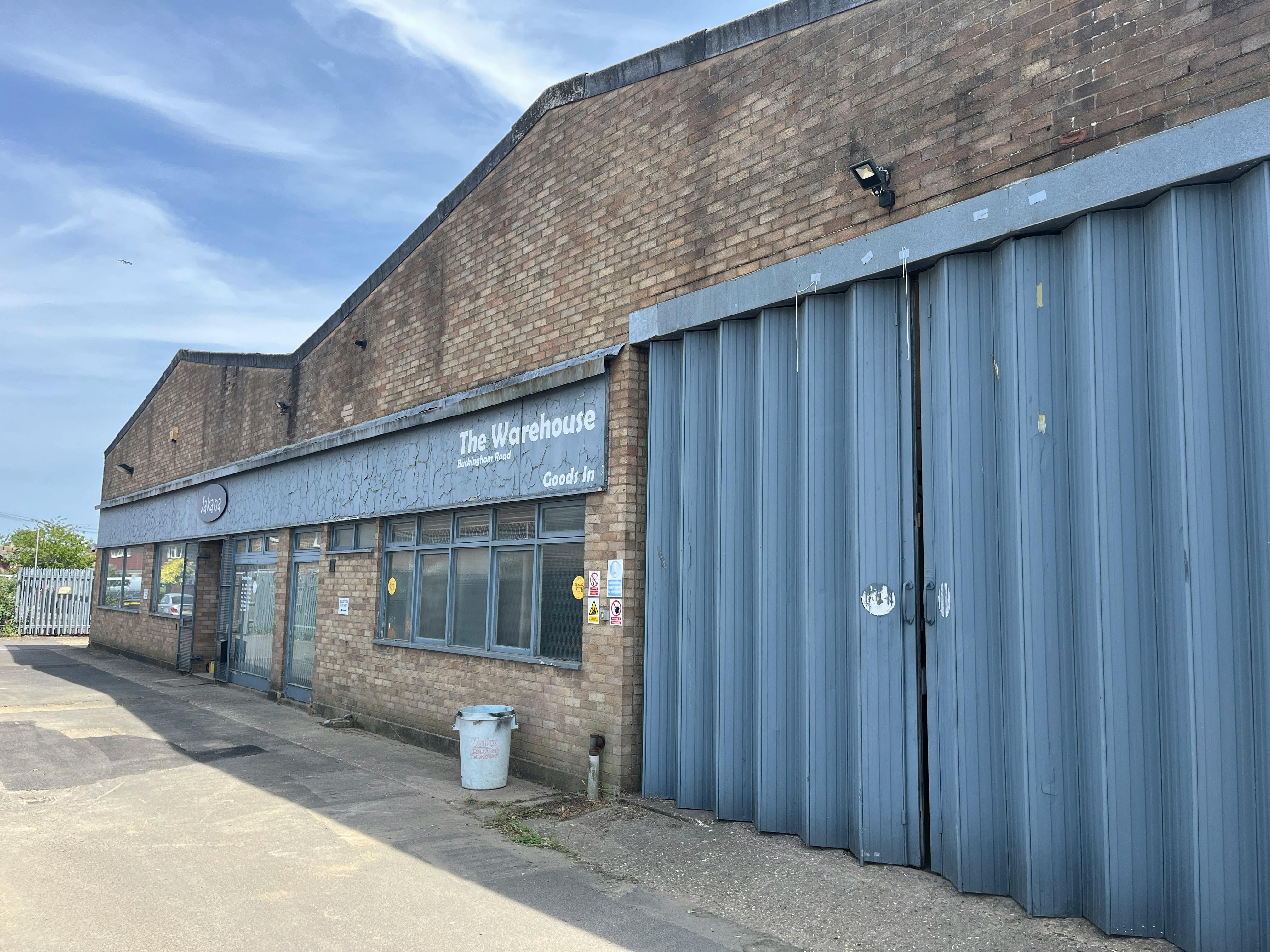 The Warehouse, Aylesbury, Industrial To Let - 20250617_130620312_iOS.jpg