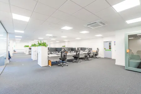 Unit A & B Wellington Gate, Waterlooville, Industrial / Investment / Office / Warehouse For Sale - DSC09298 3.jpg