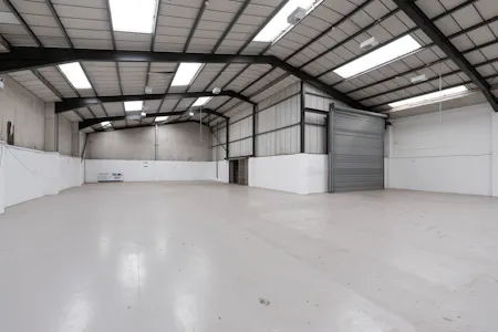 Unit 11 Fairway Trading Estate, Heathrow, Industrial/Logistics / Industrial / Warehouse To Let - IW-060626DL-020.jpg