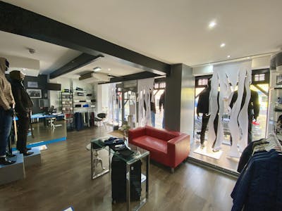 24 High Street South, Dunstable, Cafe (A1) / Class E Retail / Leisure / Food & Beverage / Restaurant / Restaurant / Cafe / Retail / High Street Retail / Retail - In Town / Wellbeing To Let - Image 2