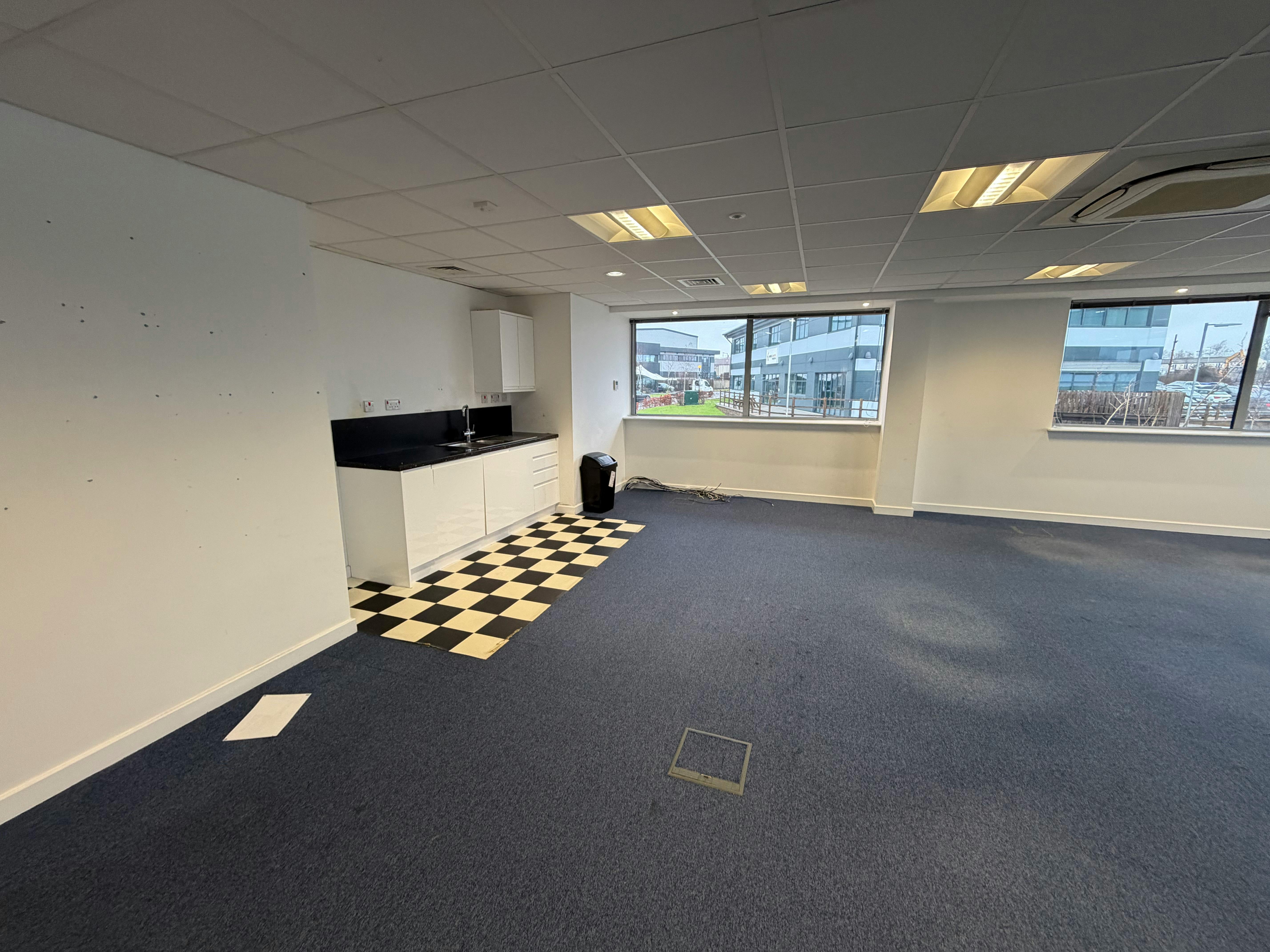 Suite 3, Building 37, Greenham Business Park image 5