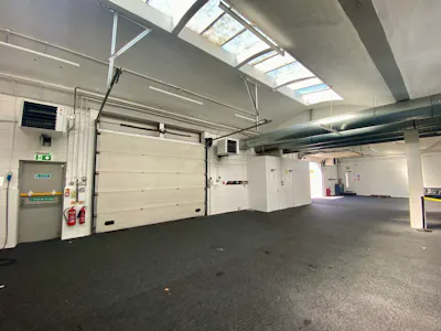 61-63 Gatwick Road, Crawley, Class E Retail / Leisure / Industrial / Industrial / Warehouse To Let / For Sale - IMG_0957.jpeg