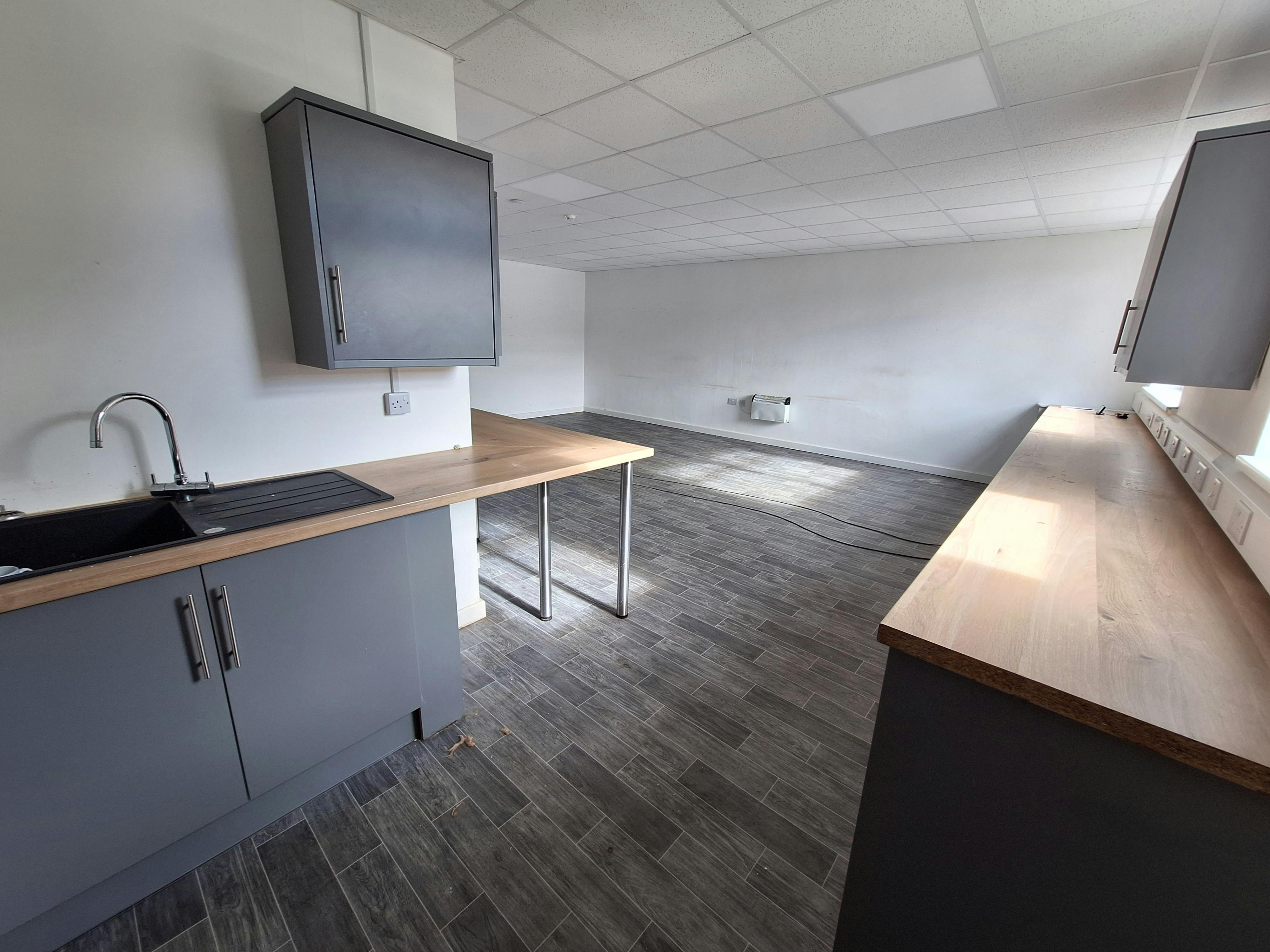 Office in Birkenhead - photo 4