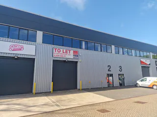 2 Chineham Point, Basingstoke, Industrial / Office To Let - 20260605_084206.jpg