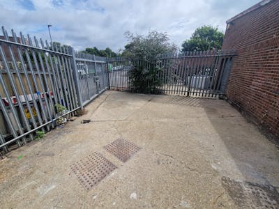 8 Port Royal Street, Southsea, Industrial / Warehouse To Let - 20250731_113500.jpg
