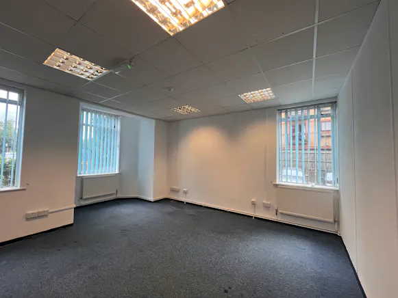 Ardenham Court, Aylesbury, Offices To Let - 20260909_151524732_iOS 1.jpg