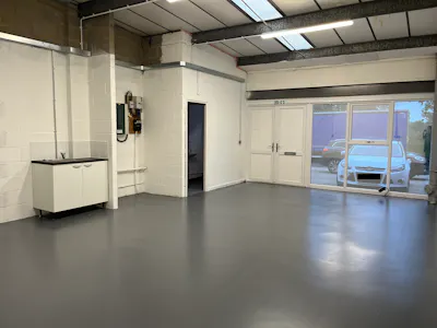28 Edison Road, Aylesbury, E (Commercial / Business / Service) / Industrial To Let - IMG_9690.jpg