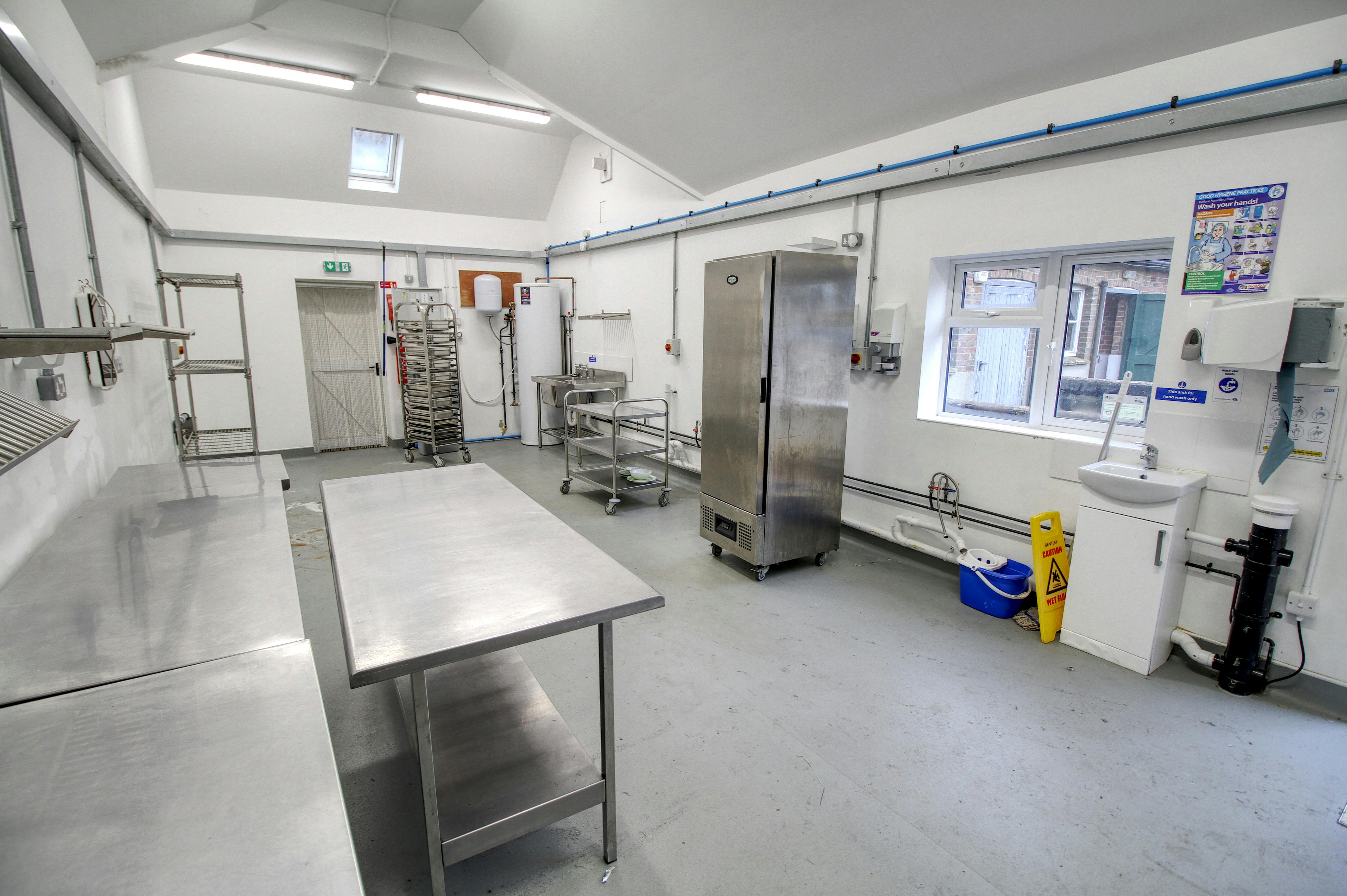 Units A-E Saint Hill Business Park, East Grinstead, Industrial To Let - Kitchen.jpg