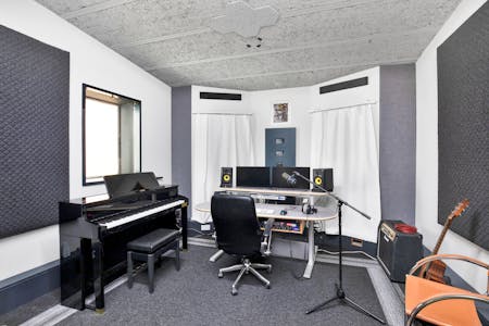 Garden Studios - The Hive, Waxlow Road, Willesden, Office To Let - Hive - Studio E - 3.jpg