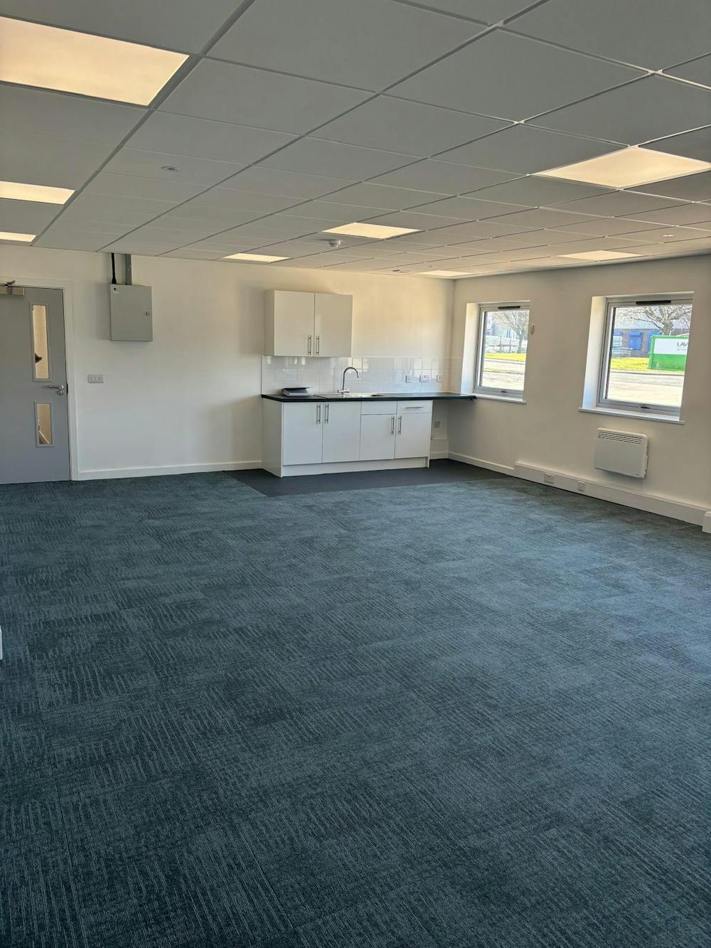 Unit 14, Guinness Road Trading Estate, Trafford Park - 9a43ee6bd0b247a1b37da37cd313bb2e.JPG