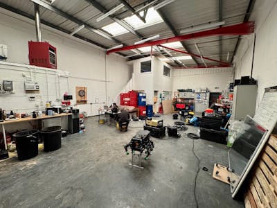 Unit 22 The Hawthorn Centre, Harrow, Warehouse To Let - 22 Hawthorn Centre 16.jpg