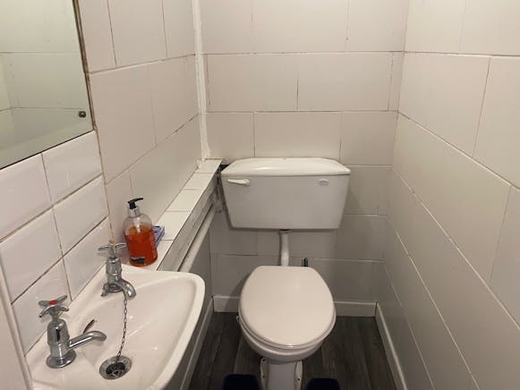 29A Beach Street, Swansea, Retail To Let - WC.jpg