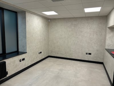 Unit 4, Wellington Road, St. Albans, Office To Let - Office Room.jpg