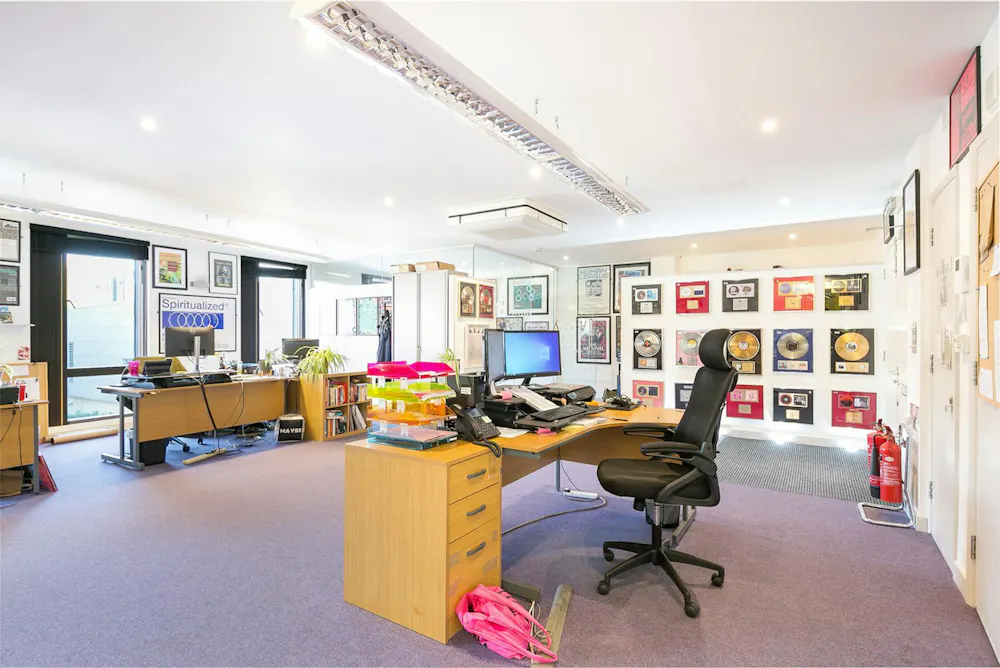Unit 15 Timber Yard, London, Office For Sale - 1e3760406dabe930754b2e4bf5d413d0thetimberyardunit15drysdalestreetn16ndhoxtonshoreditchofficestudiointernal4dominionlondon.jpg