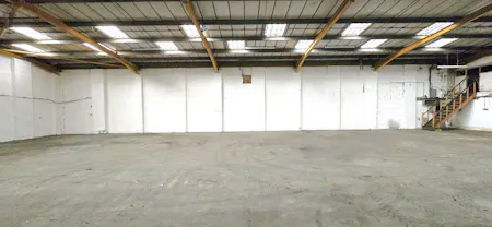 Unit 8 & Unit 9, Lyndean Industrial Estate, London, Industrial To Let - 20260408_162017 - Edited.jpg