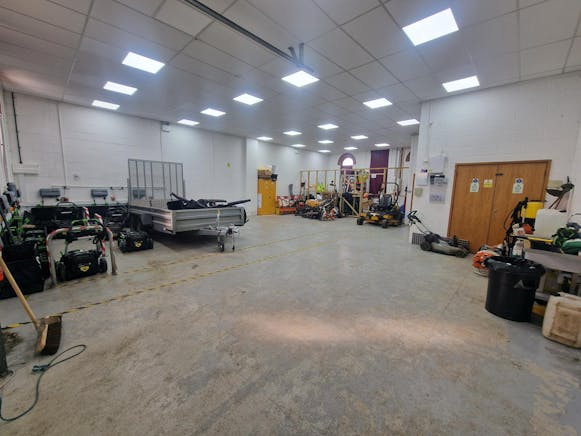 Unit 57 Tempus Business Centre, Basingstoke, Industrial To Let - 20260409_101122.jpg