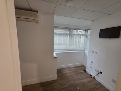90 Elm Road, Leigh-on-Sea, Retail To Let - WhatsApp Image 20250926 at 124612_e3b012d7.jpg