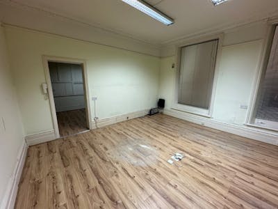 21, 21a & 21b Victoria Road, Surbiton, Investment - Mixed use / Investment - Office / Investment - Retail & Leisure For Sale - IMG_6993.jpg