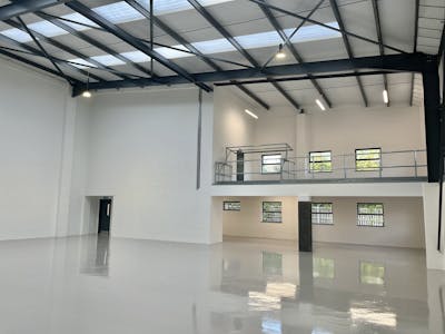 Unit 8 Airlinks Industrial Estate, Heston, Heathrow, Industrial / Warehouse To Let - Warehouse 4.jpg