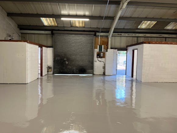 Unit 4, Thame Road Industrial Estate, Aylesbury, Industrial To Let - IMG_9716.jpg