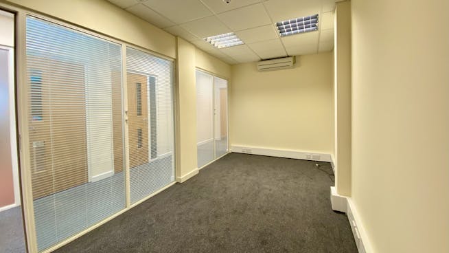 Unit B2, Bramingham Business Park, Luton, Office / Office To Let - Image 2