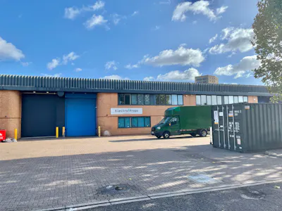 Unit 13 Abbey Road Industrial Estate, Park Royal, Warehouse To Let - 13 Abbey - Main 4.jpeg