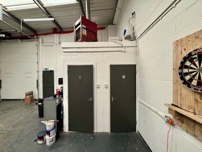 Unit 22 The Hawthorn Centre, Harrow, Warehouse To Let - 22 Hawthorn Centre 29.jpg