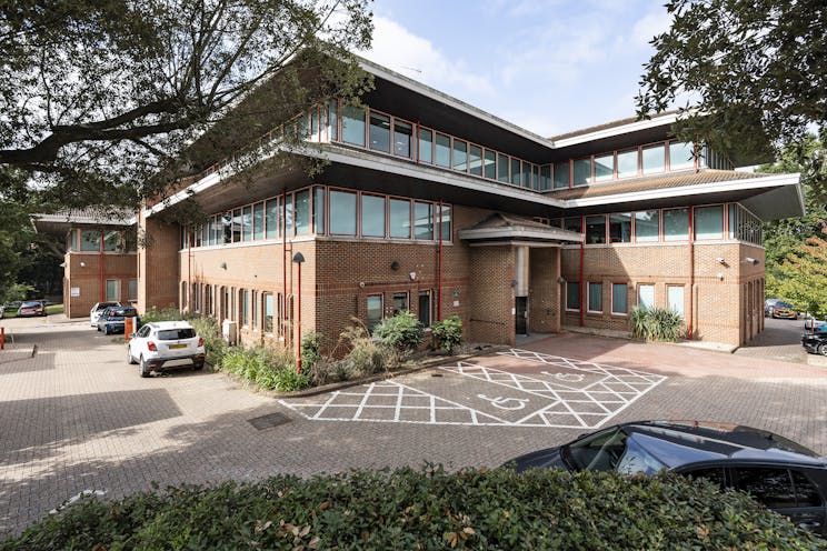 Fairmount House, Leatherhead, Offices To Let - IW180924HW027.jpg