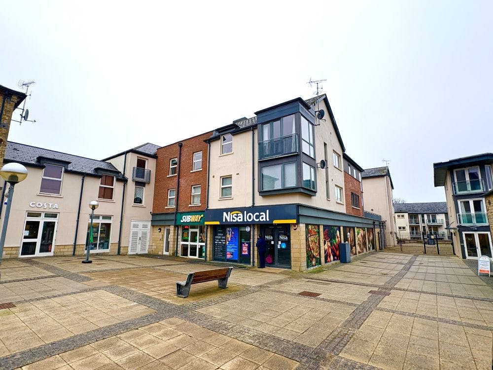 2b/c Burgess Square, Brackley, Retail To Let / For Sale - IMG_9681.jpg
