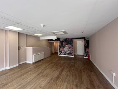 90 High Street, Tring, E (Commercial / Business / Service) / Retail To Let - WhatsApp Image 2026-05.jpeg