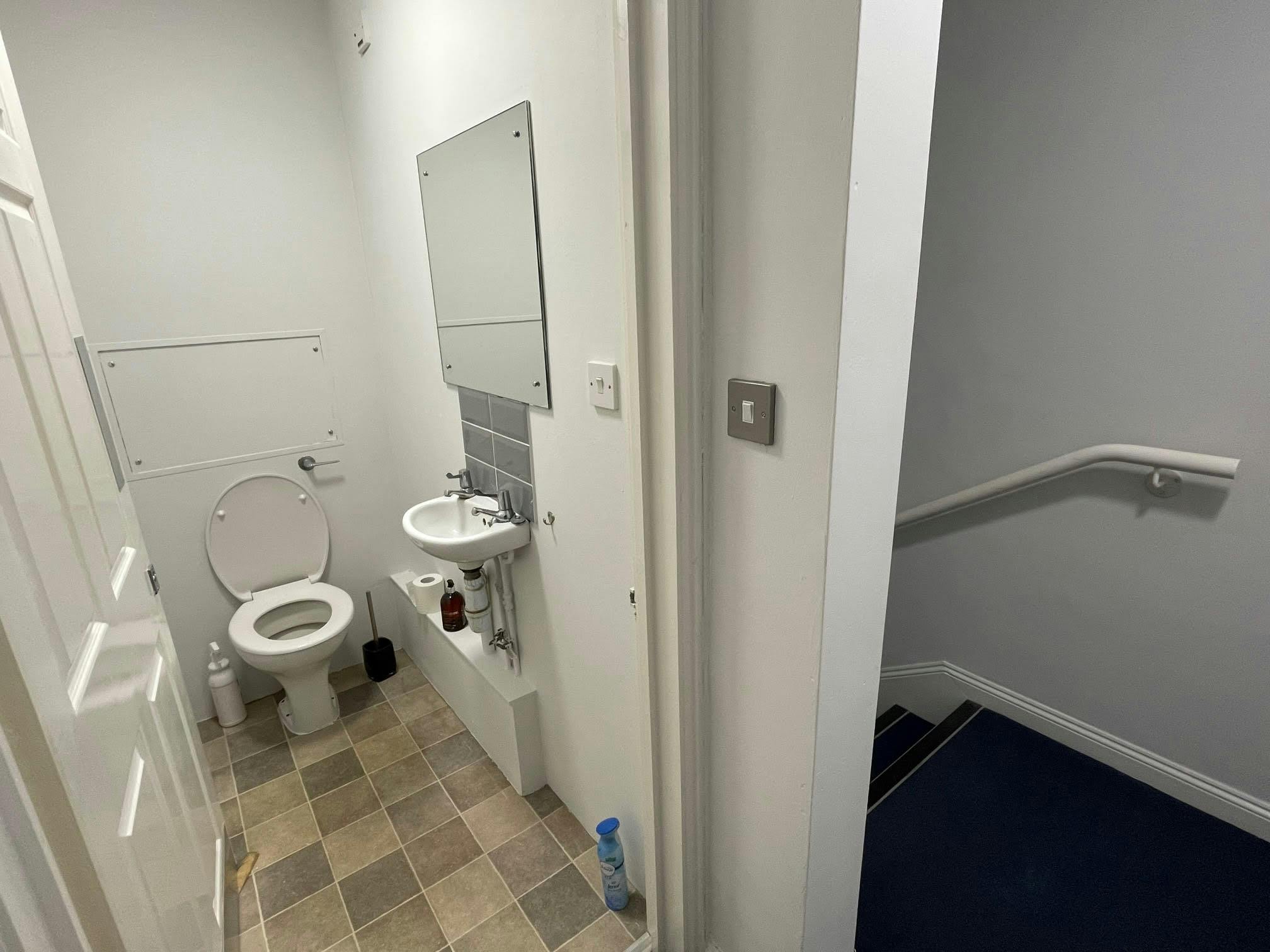 8 Tanners Yard, Bagshot, Offices To Let - unnamed 7.jpg