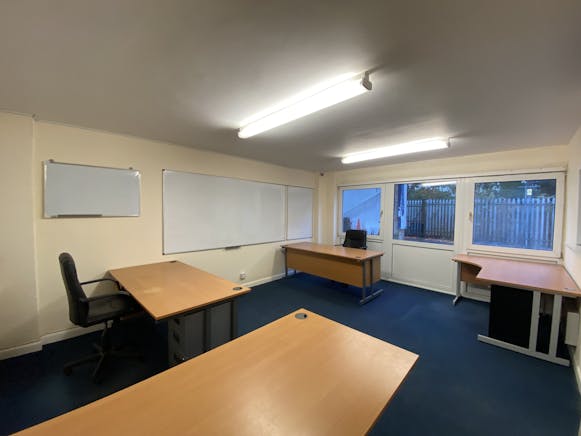 19 Bordon Trading Estate, Bordon, Industrial / Warehouse To Let - IMG_4176.jpeg