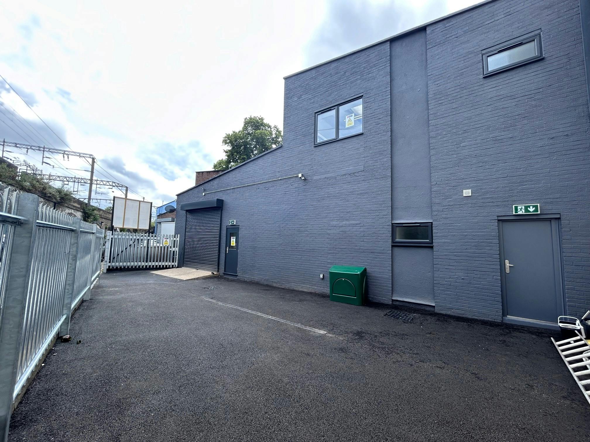 Industrial Unit in Hackney - photo 3