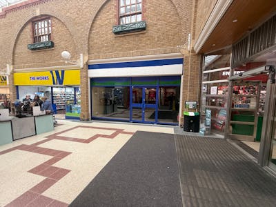 12 Market Place, Burgess Hill, Retail To Let - IMG_9894.jpeg