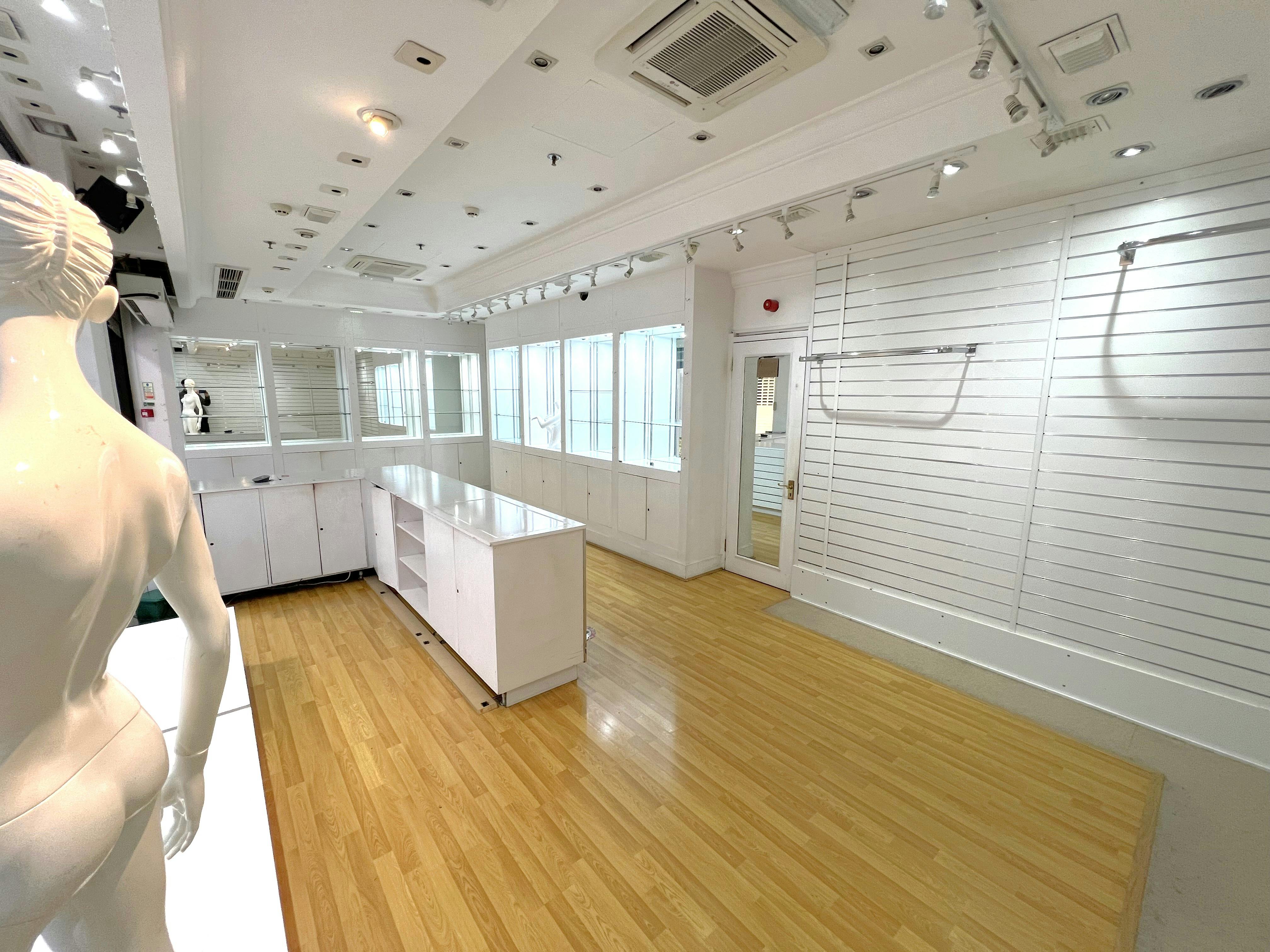 3 Swan Walk, Horsham, Retail To Let - IMG_0222.jpeg