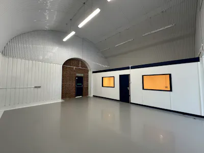 Arch 32 London Stone Business Estate, Battersea, Industrial To Let - 20260703_092624691_iOS.jpg