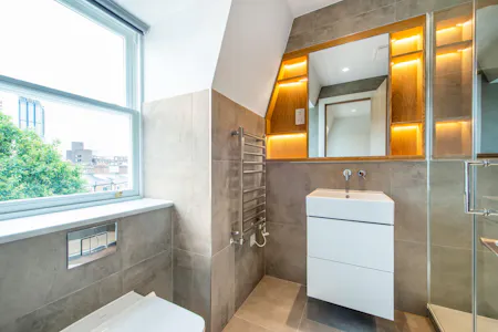 St John Street, London, Residential Flat To Let - Bedroom One En-Suite