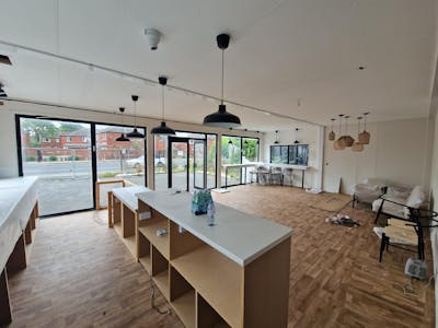 490-492 Oldham Road, Ashton-under-Lyne, Leisure / Office / Retail / Trade Counter To Let - 20250731_123057.jpg