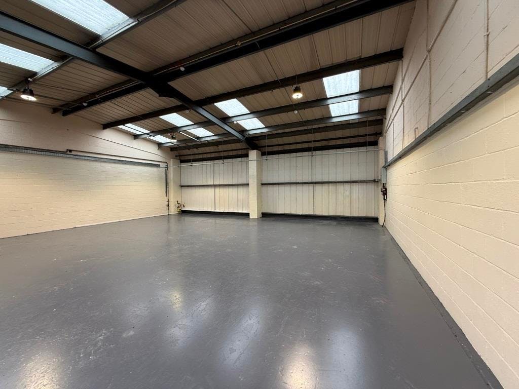 Unit 16, Vale Industrial Centre, Aylesbury, Industrial To Let - IMG_7243.JPG