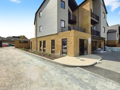 1 Regency Court, Rayleigh, Office / Retail To Let - db99e196a1c6ab36cfc6dd252abd56ed844926b8picture5.jpg