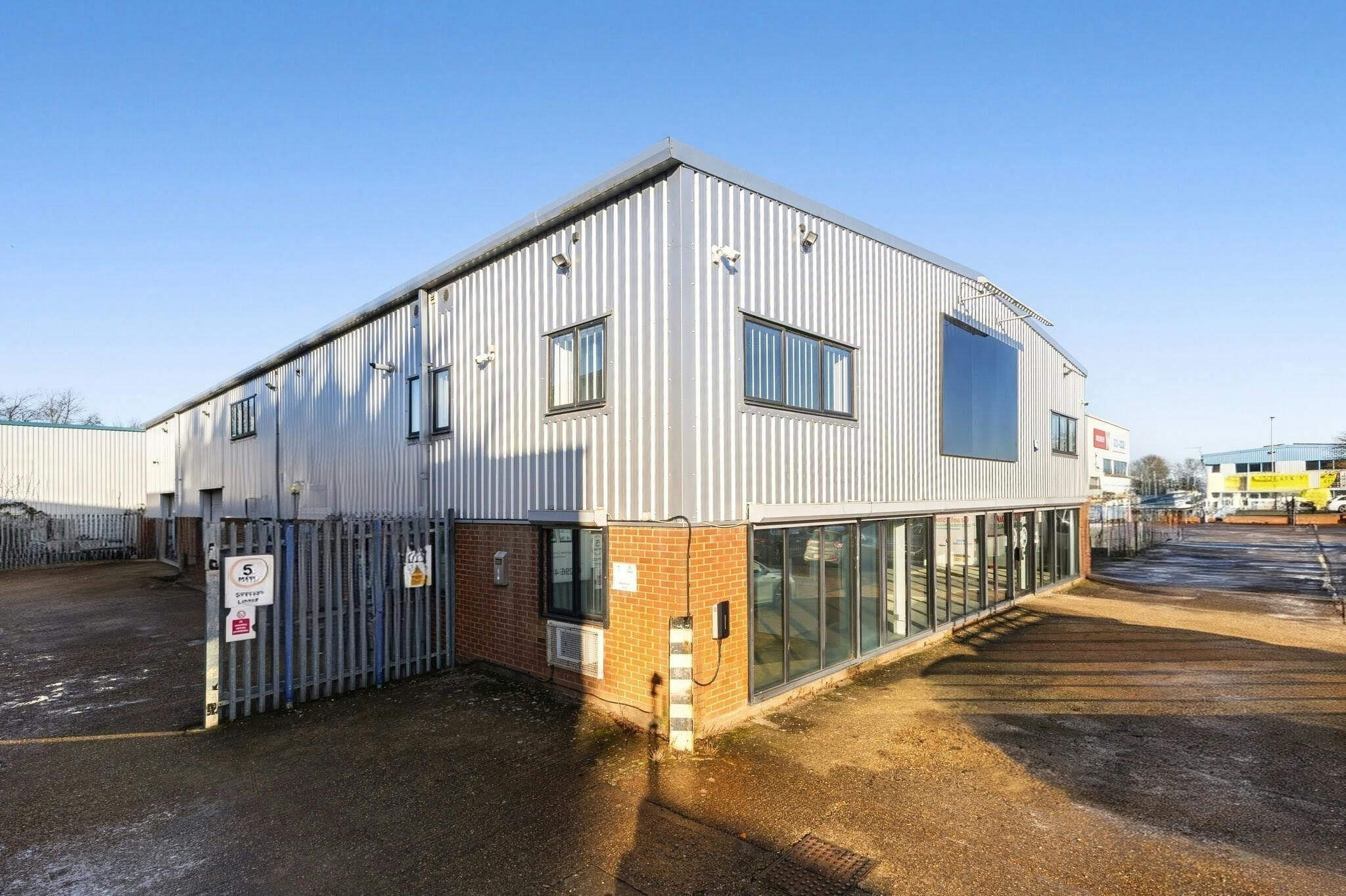 Showroom / Warehouse unit, 4-12 Kempson Close, Aylesbury, Industrial / Retail To Let - 101955_4-12-Kempson-Close-Gatehouse-Way (5)NEW.jpg