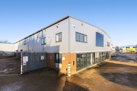 Showroom / Warehouse unit, 4-12 Kempson Close, Aylesbury, E (Commercial / Business / Service) / Industrial / Retail To Let - 101955_4-12-Kempson-Close-Gatehouse-Way (5)NEW.jpg