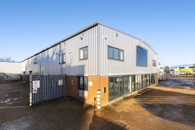 Showroom / Warehouse unit, 4-12 Kempson Close, Aylesbury, Industrial / Retail To Let - 101955_4-12-Kempson-Close-Gatehouse-Way (5)NEW.jpg