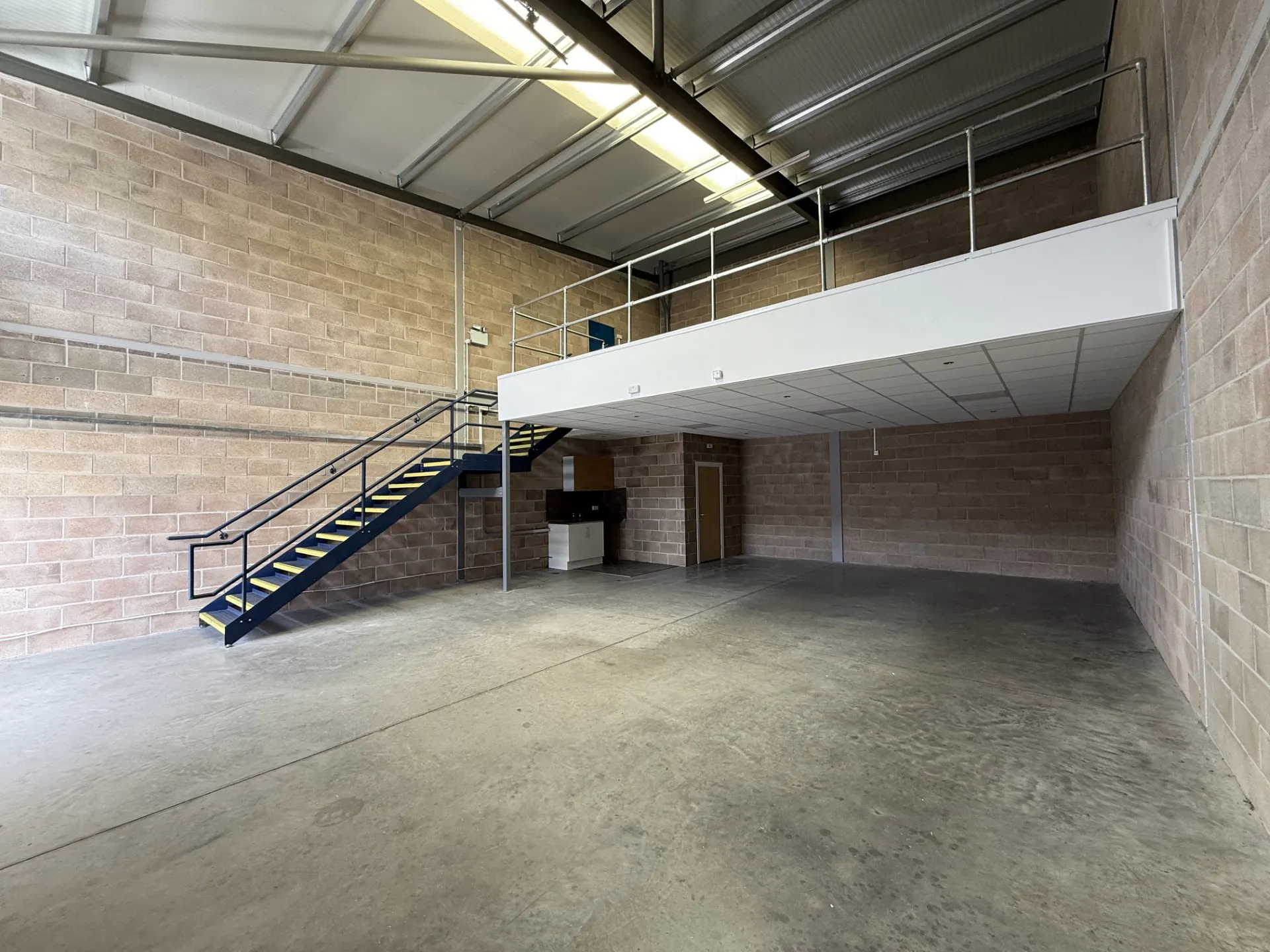 Unit 17 Glenmore Business Park, Southmead Close, Swindon, Industrial To Let - 93ab6e76-c5a4-4cc3-aec5-dc4662da8a90.jpg