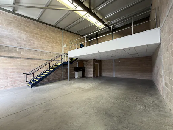 Unit 17 Glenmore Business Park, Southmead Close, Swindon, Industrial To Let - 93ab6e76-c5a4-4cc3-aec5-dc4662da8a90.jpg