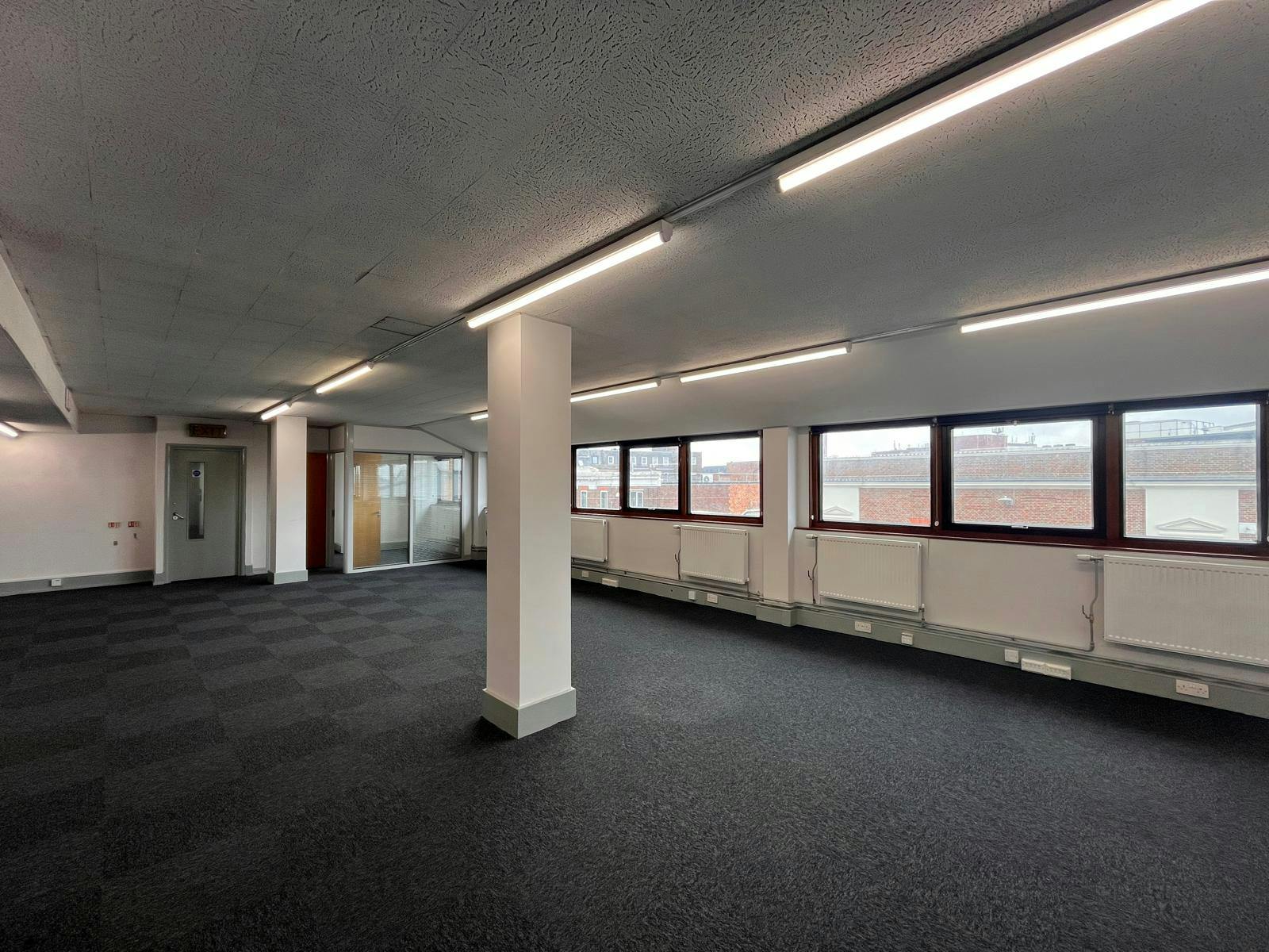 Suite 2A, Tower House, Aylesbury, Offices To Let - WhatsApp Image 20250811 at 140656_51ee93ab.jpg