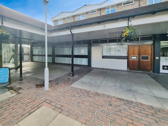 8 The Vineyards, Great Baddow, Retail To Let - 4ce9049d20220401_145003.jpg